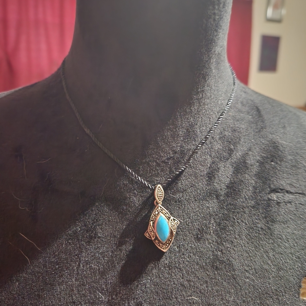 Silver and blue necklace 17 inches